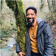 Busco que los alumnos de diferentes edades se puedan expresar a través de las artes plásticas.